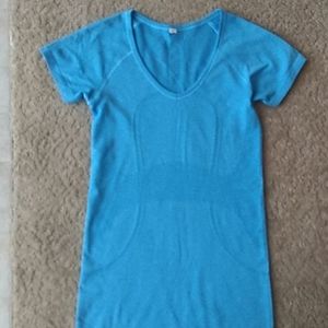 Lululemon swiftly shirt blue size 4 short sleeves